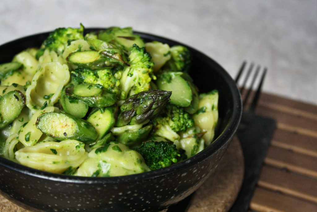 Brokkoli-Spargel-Nudeln mit Spinat-Sauce - Toastenstein.com