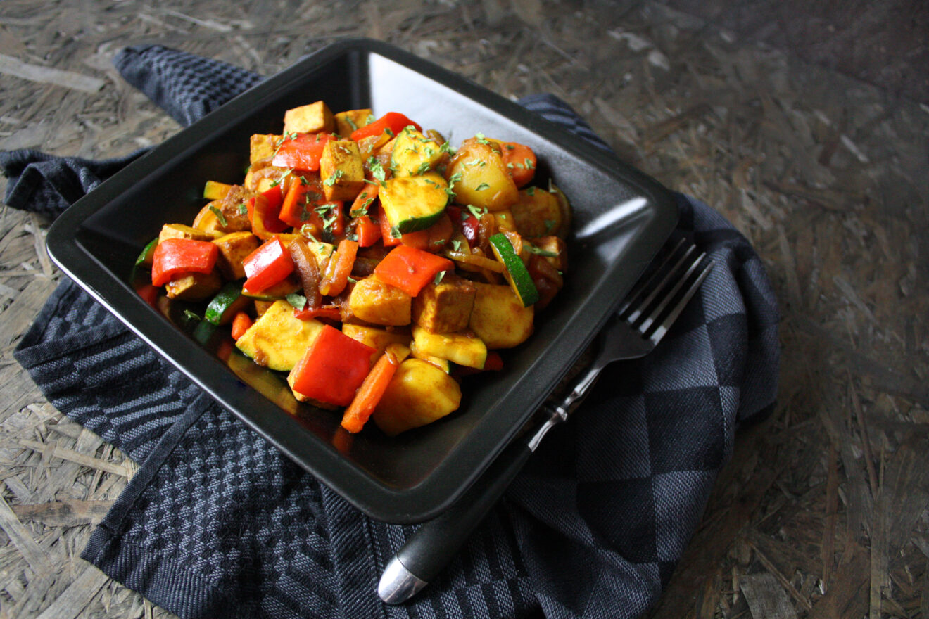 Paprika-Kartoffel-Pfanne mit Räuchertofu - Toastenstein.com