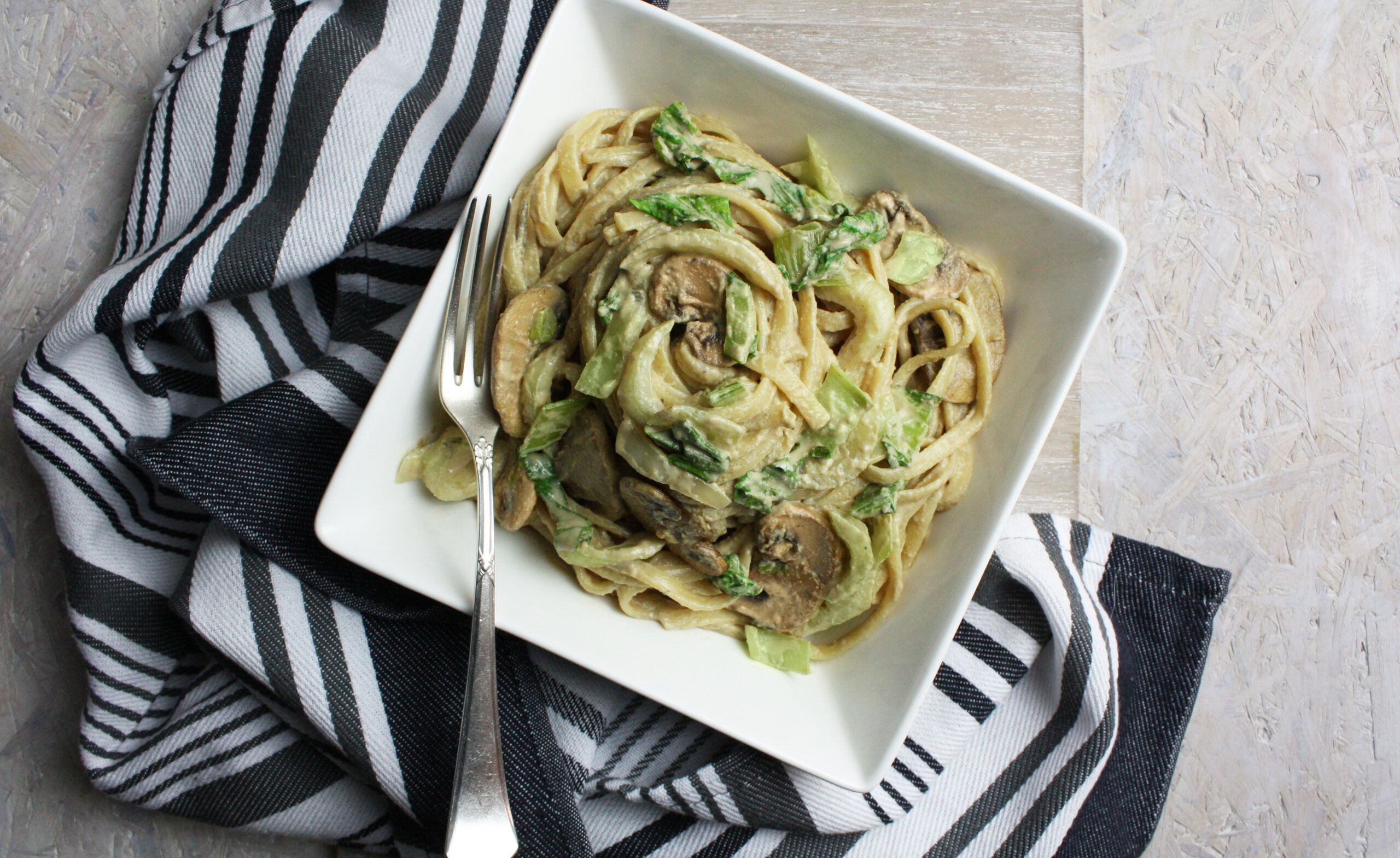 Cremige Pasta mit Pilzen und Pak Choi