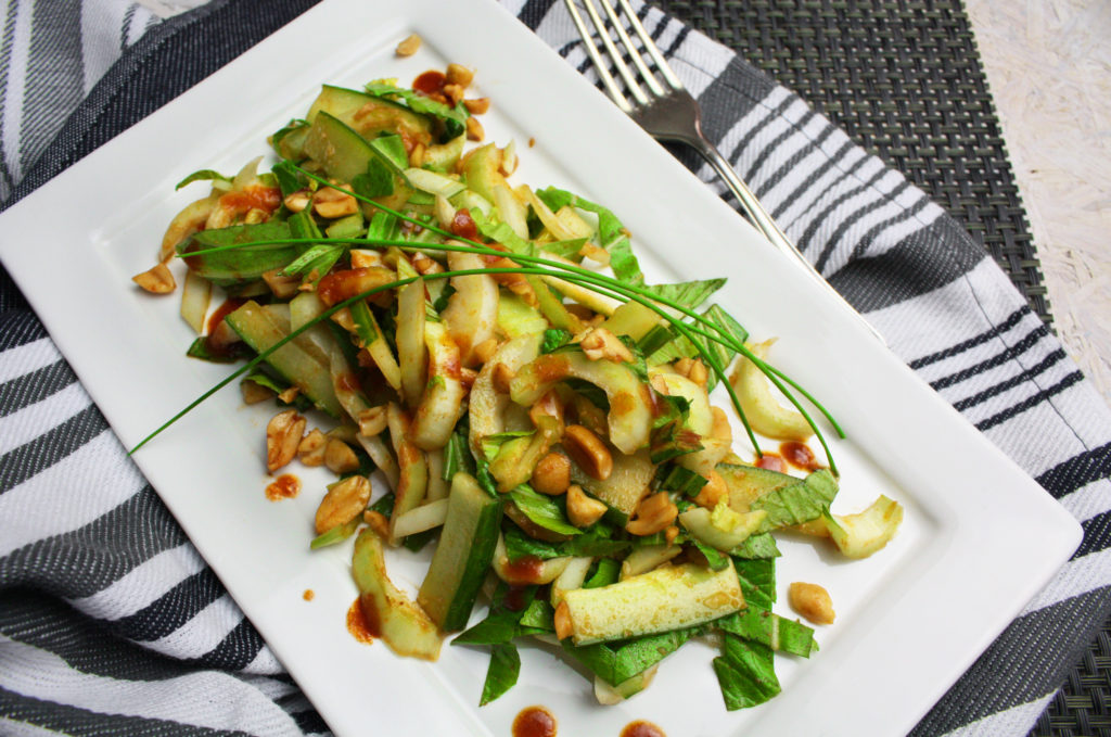 Feuriger Pak Choi-Salat mit Erdnüssen - Toastenstein.com