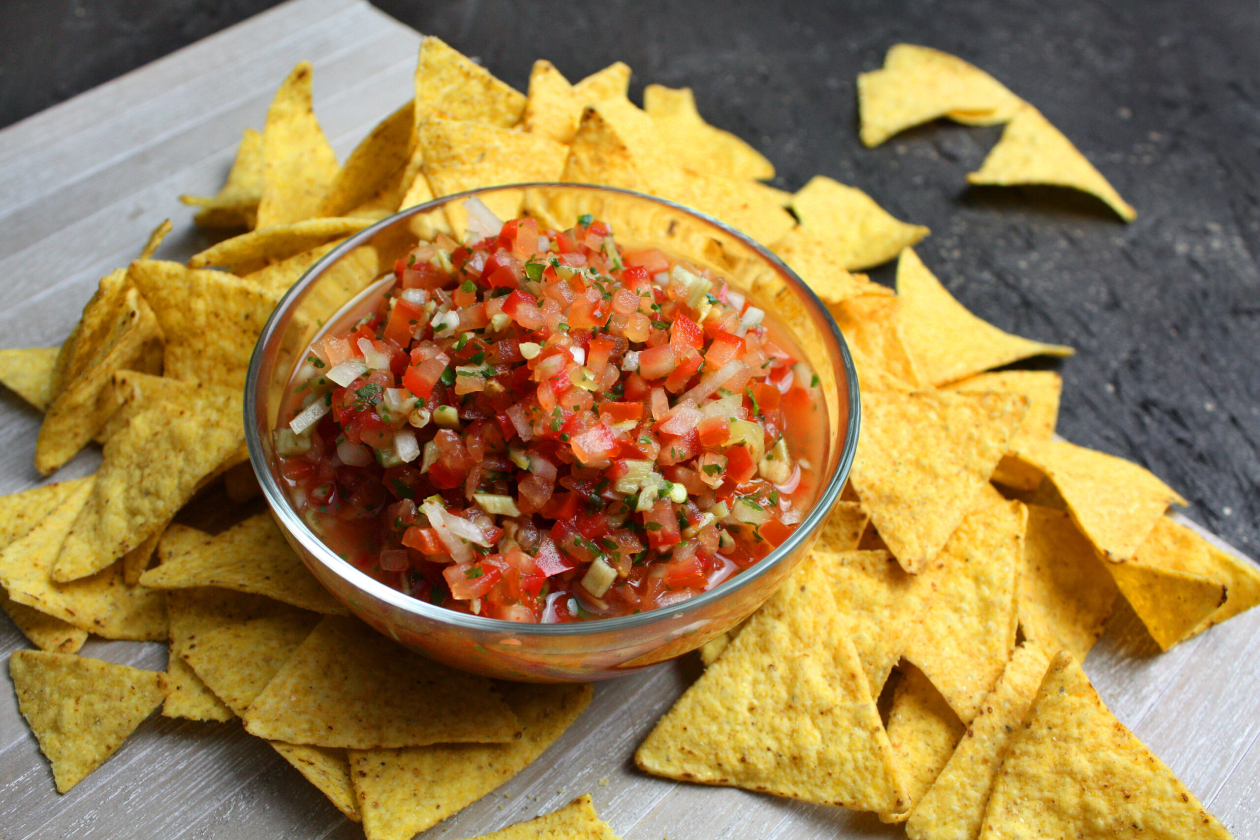 Frische Tomaten-Salsa mit Pfefferschoten