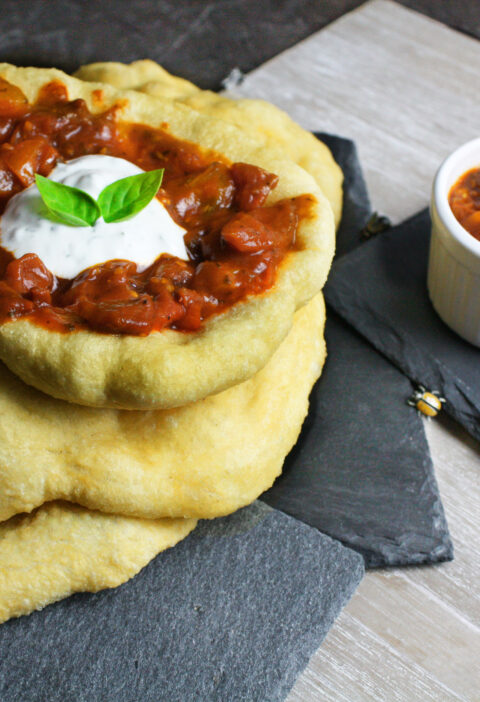 Langos mit Tomatentod