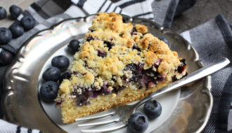 Schneller Streuselkuchen mit Blaubeeren