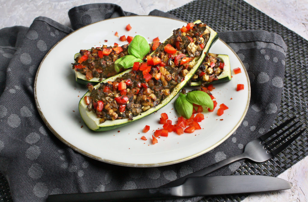 Gefüllte Zucchini mit Tempeh | Toastenstein