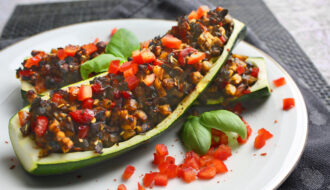 Gefüllte Zucchini mit Tempeh