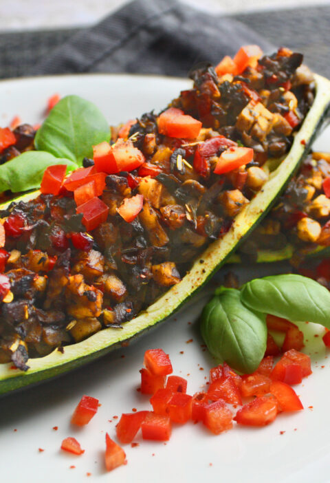 Gefüllte Zucchini mit Tempeh