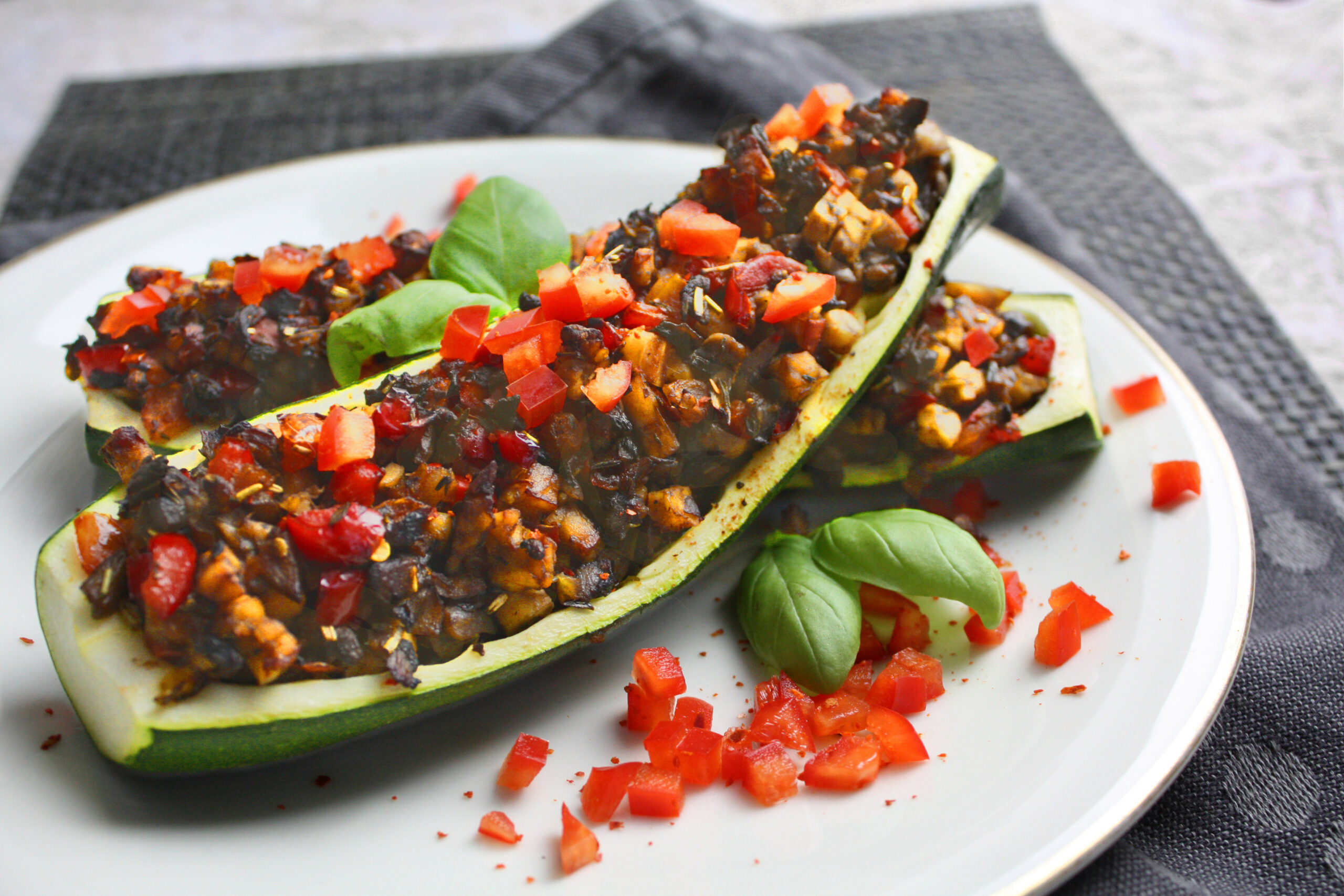 Gefüllte Zucchini mit Tempeh