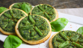 Mini-Quiches mit Spinat und grünen Bohnen