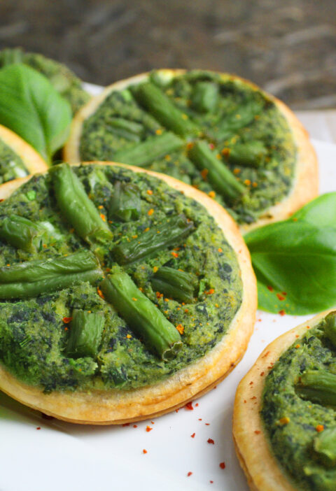 Mini-Quiches mit Spinat und grünen Bohnen