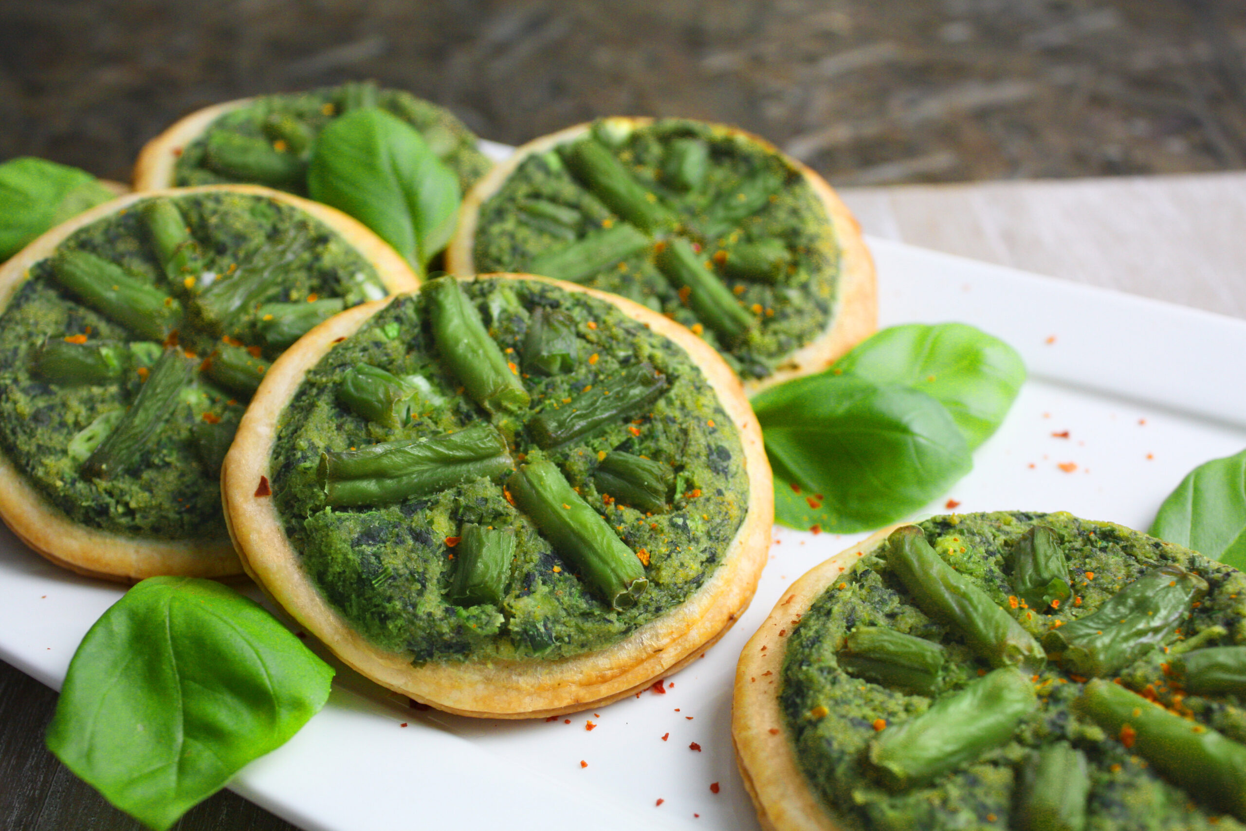 Mini-Quiches mit Spinat und grünen Bohnen