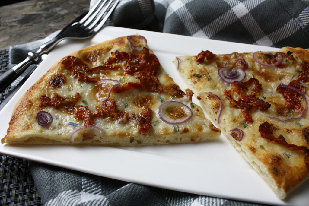 Weiße Pizza mit getrockneten Tomaten | Toastenstein