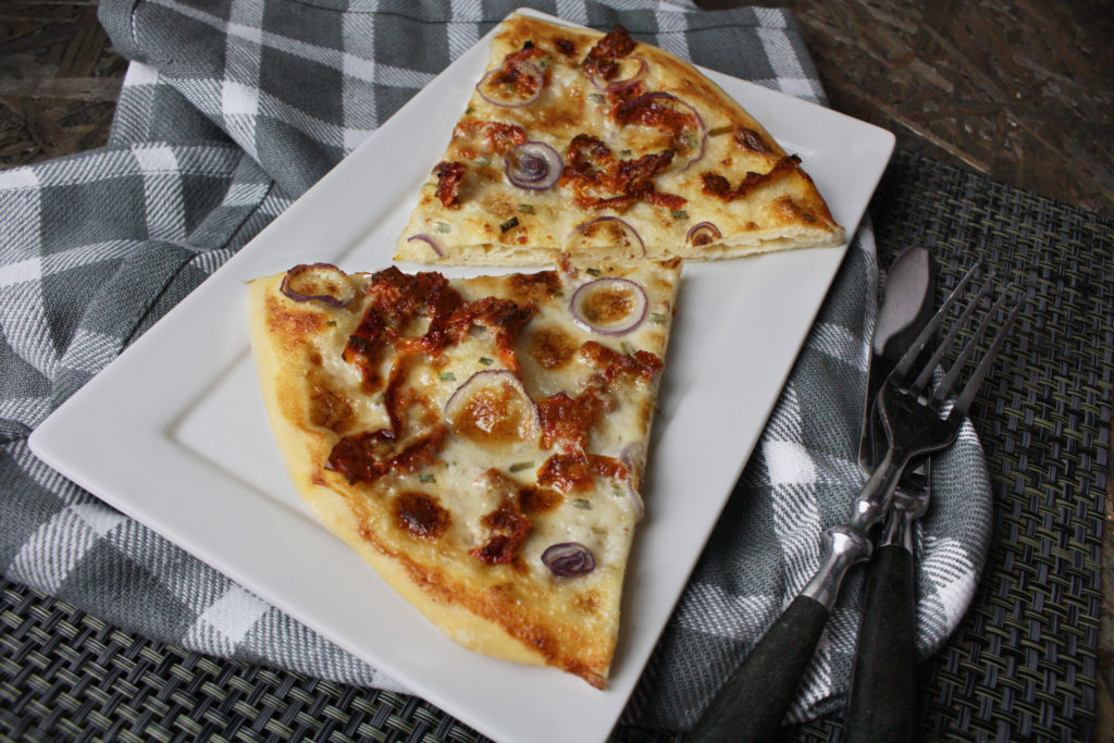 Weiße Pizza mit getrockneten Tomaten | Toastenstein