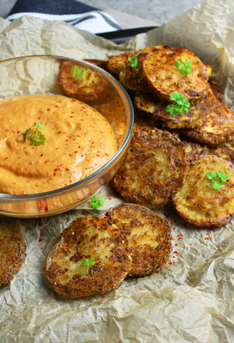 Blumenkohl-Taler mit Paprika-Cashew-Dip