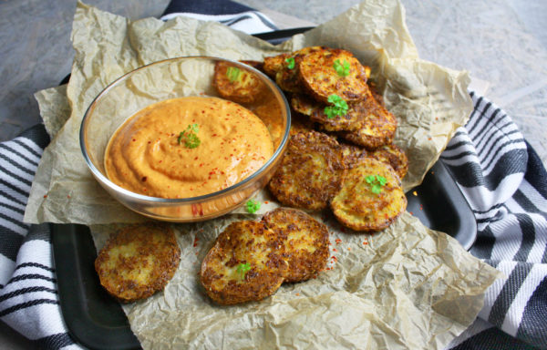 Blumenkohl-Taler mit Paprika-Cashew-Dip Blumenkohl-Taler mit Paprika-Cashew-Dip