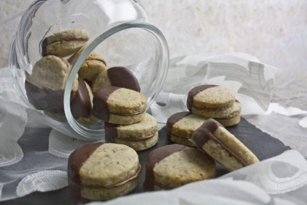 Schokoladige Haselnuss-Nougat-Plätzchen Schokoladige Haselnuss-Nougat-Plätzchen