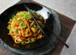 Asiatische Udon-Nudeln mit Gemüse