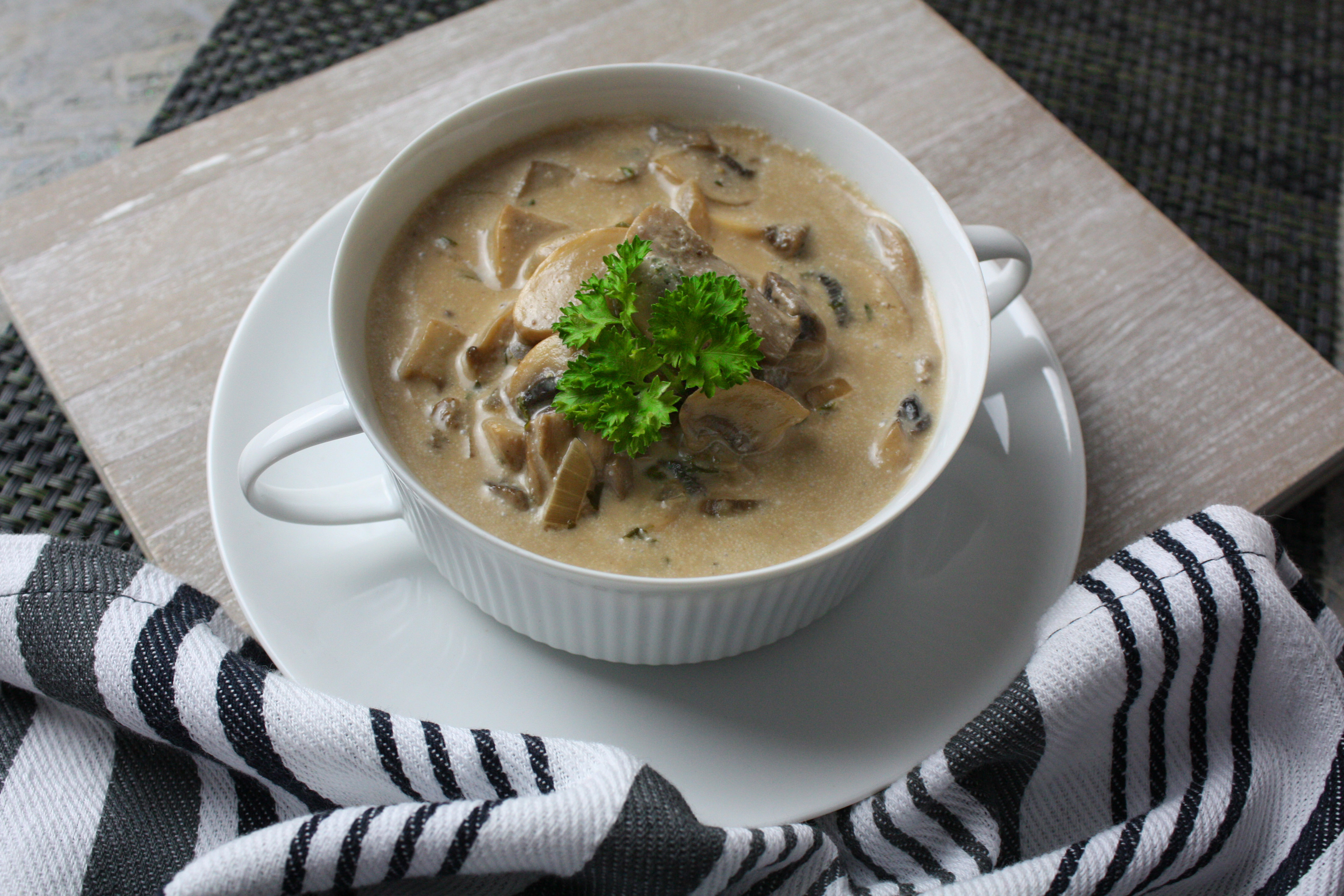 Einfach lecker – Sahnige Champignon-Suppe | Toastenstein.com