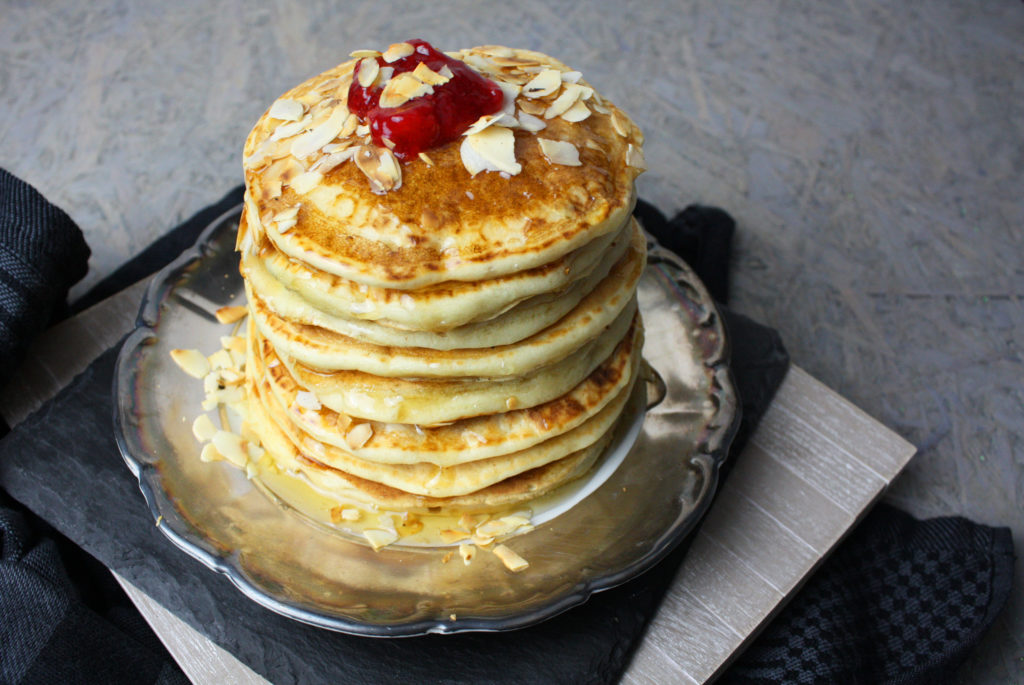 Pancakes mit Mandel-Joghurt | Toastenstein