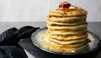Pancakes mit Mandel-Joghurt