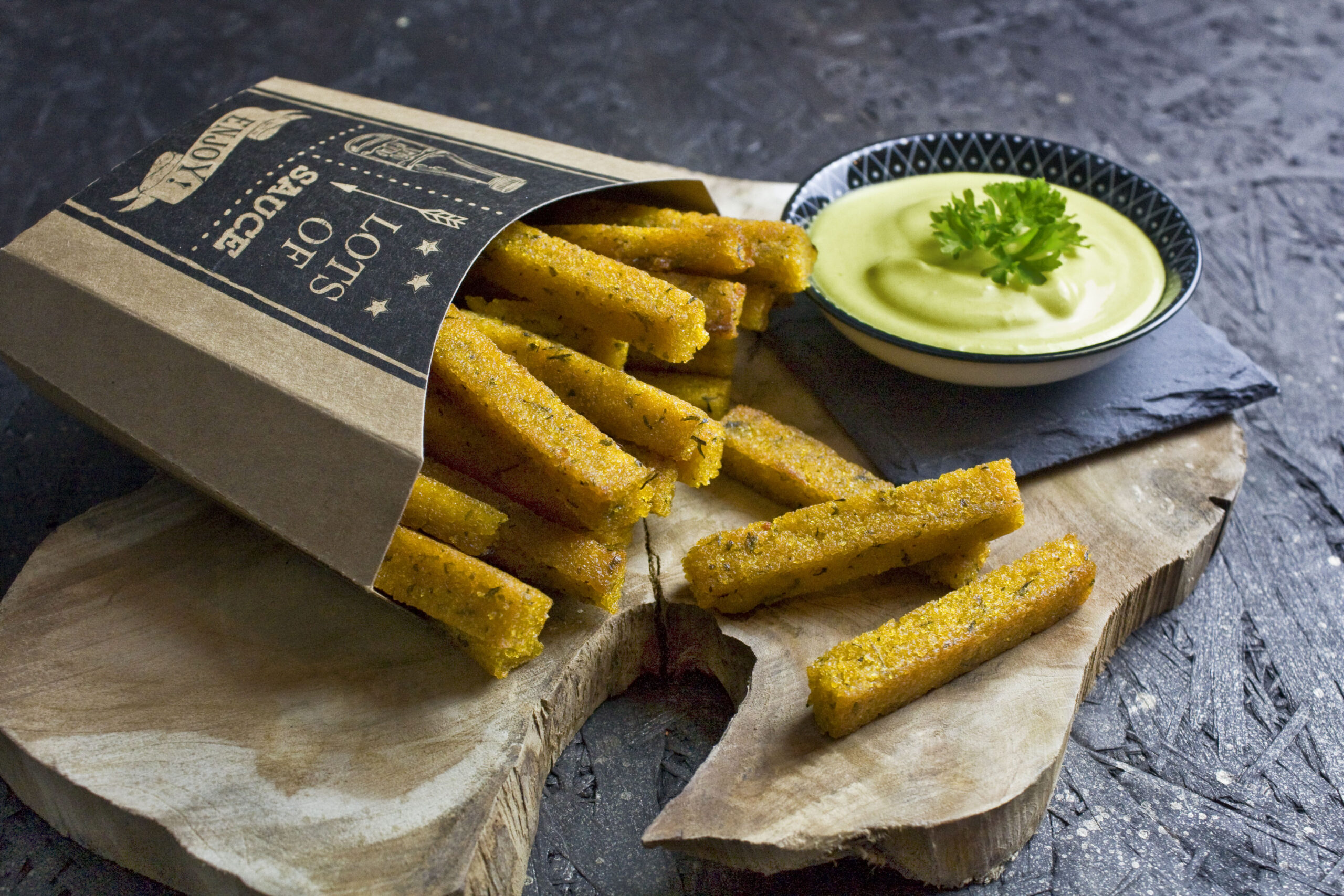 Polenta-Pommes mit Kurkuma-Aioli