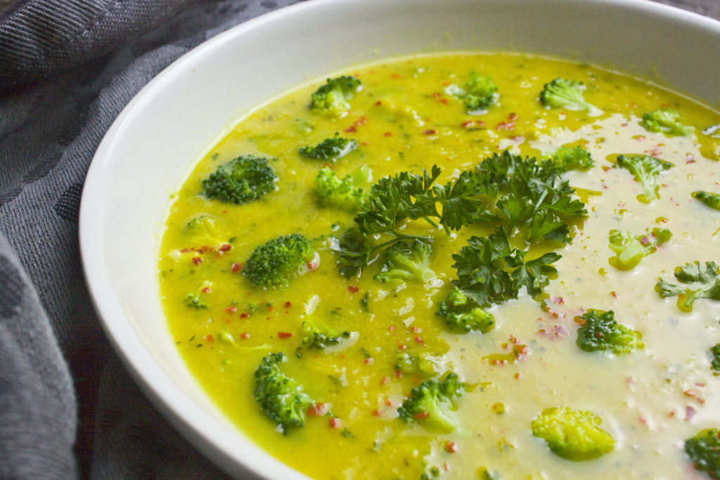 Brokkoli-Lauch-Suppe mit Kurkuma | Toastenstein