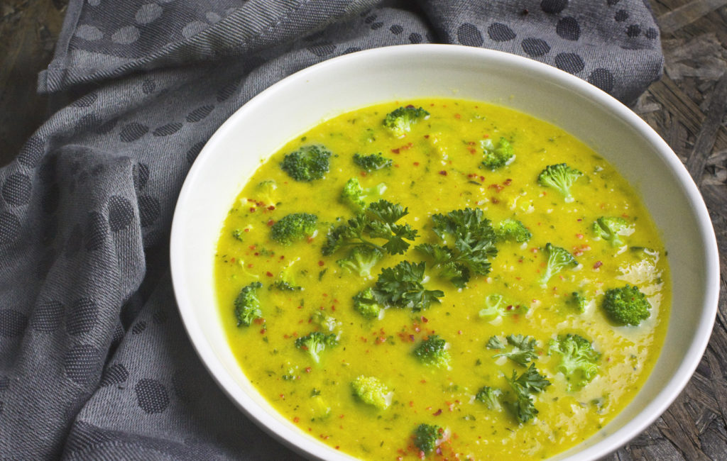 Brokkoli-Lauch-Suppe mit Kurkuma | Toastenstein