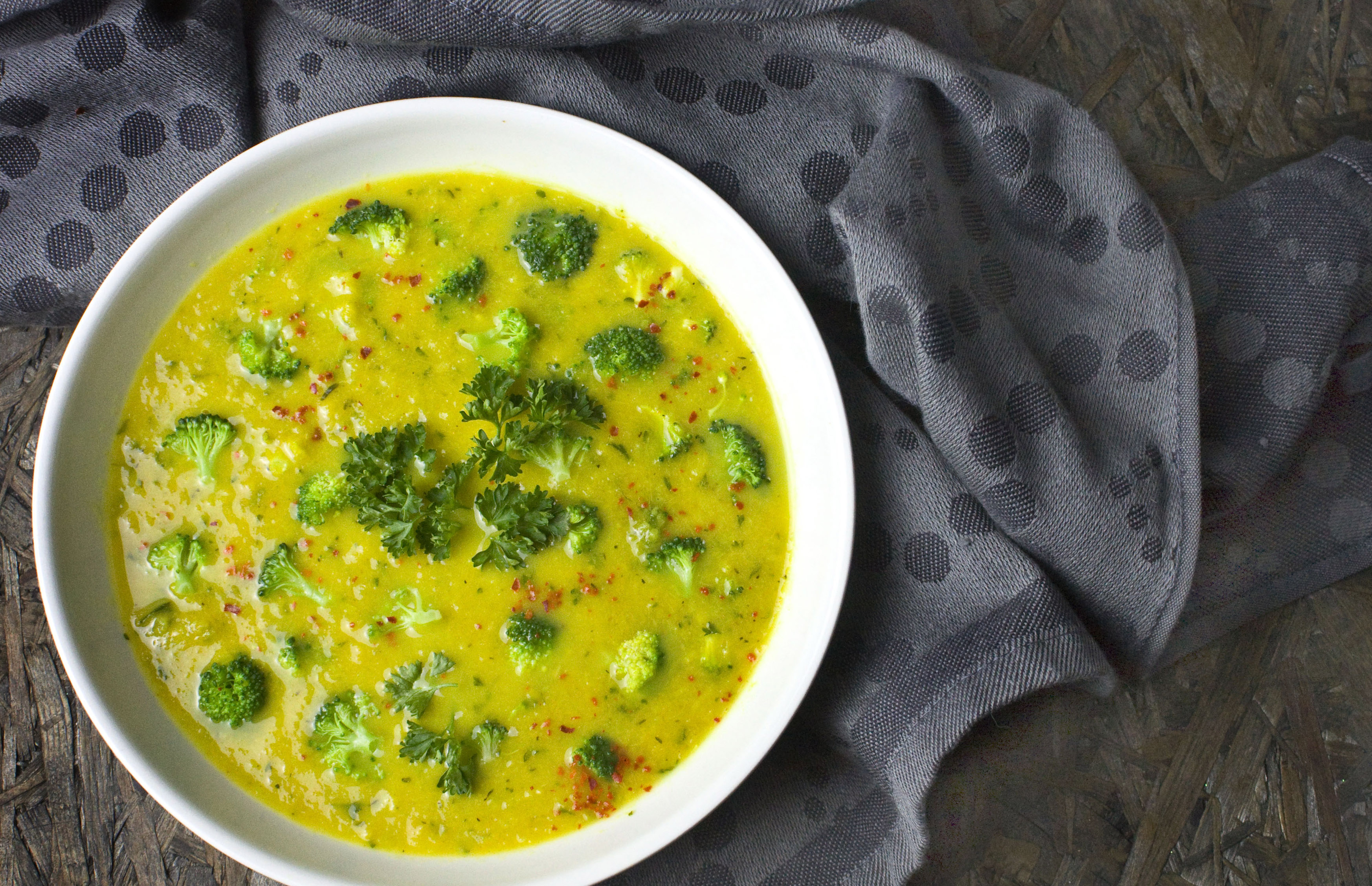 Brokkoli-Lauch-Suppe mit Kurkuma | Toastenstein.com