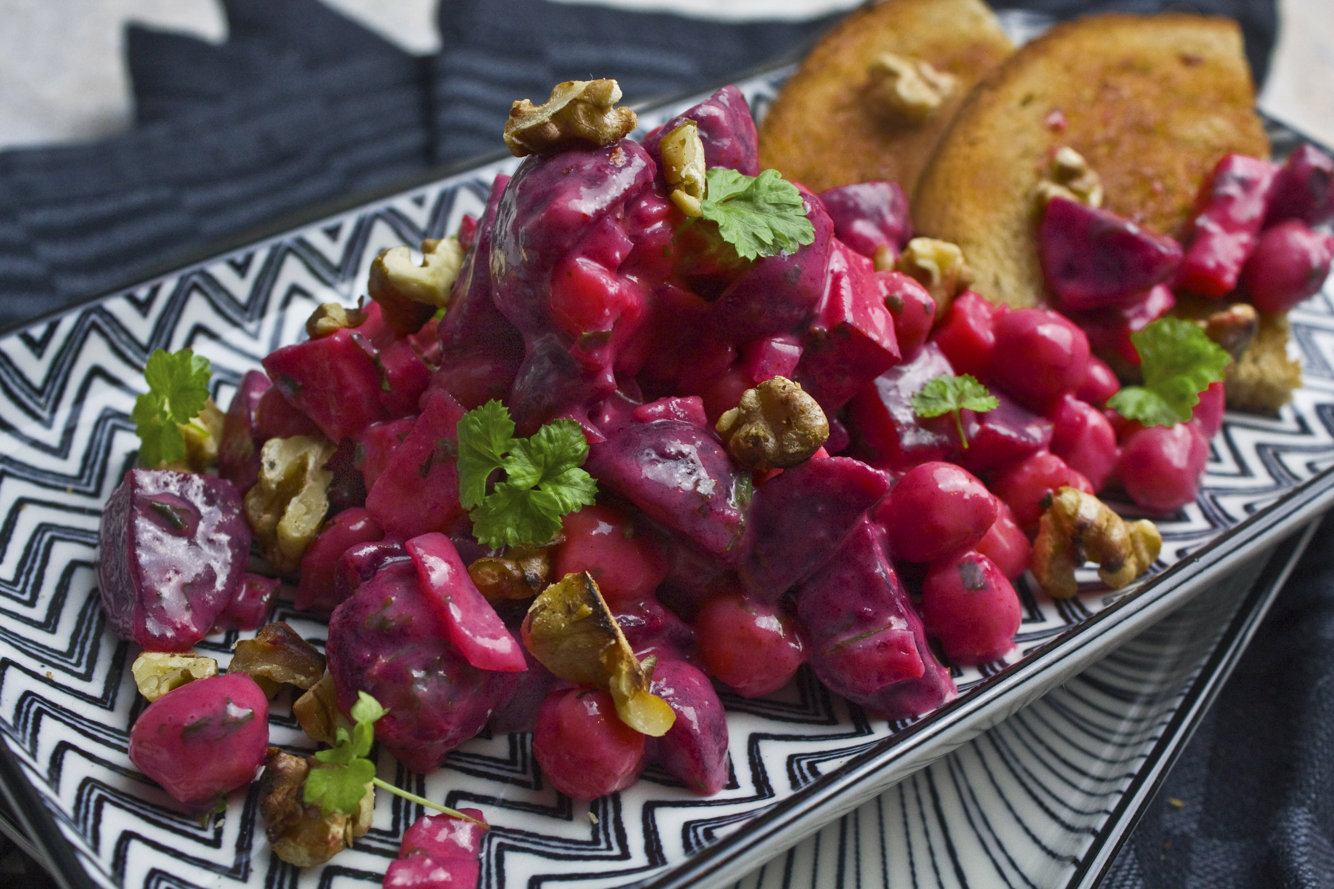 Rote Bete-Salat mit Apfel und Walnüssen | Toastenstein.com