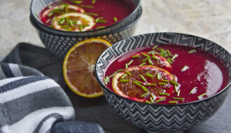 Rote Beete-Suppe mit Blutorangen