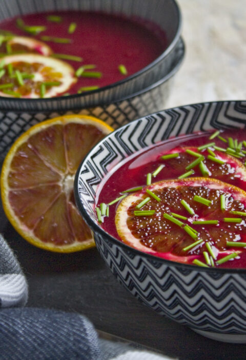 Rote Beete-Suppe mit Blutorangen