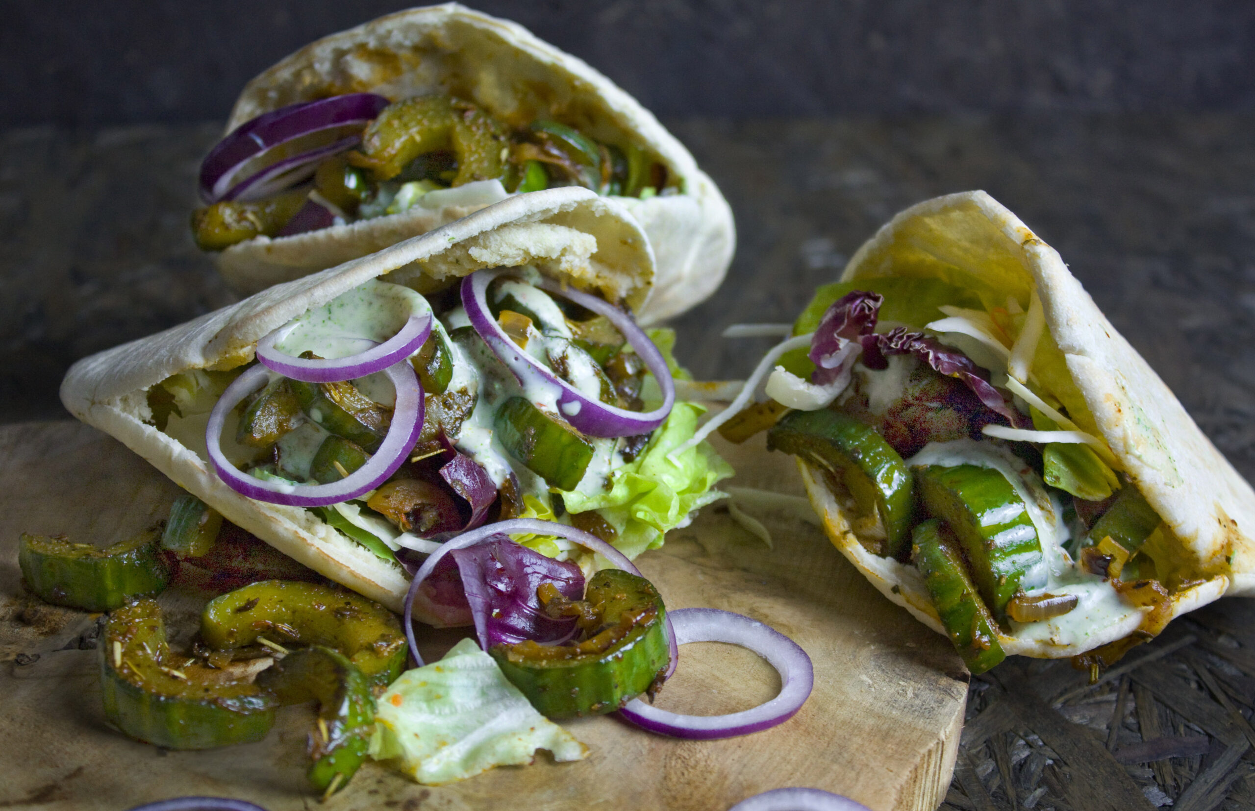 Geschmorte Gyros-Gurken in Pita-Taschen