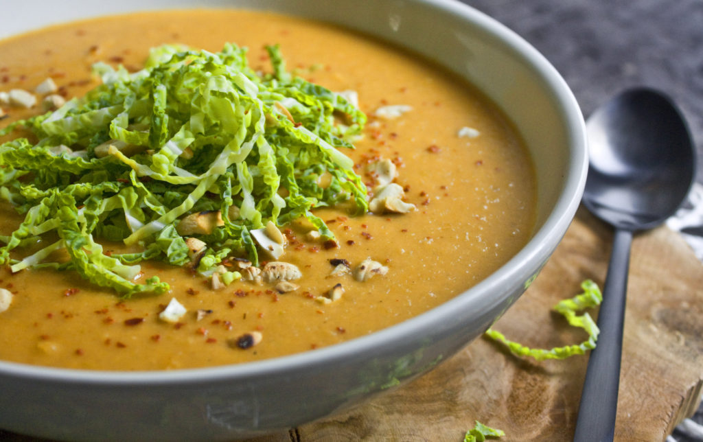 Würzige Wirsing-Erdnuss-Suppe | Toastenstein