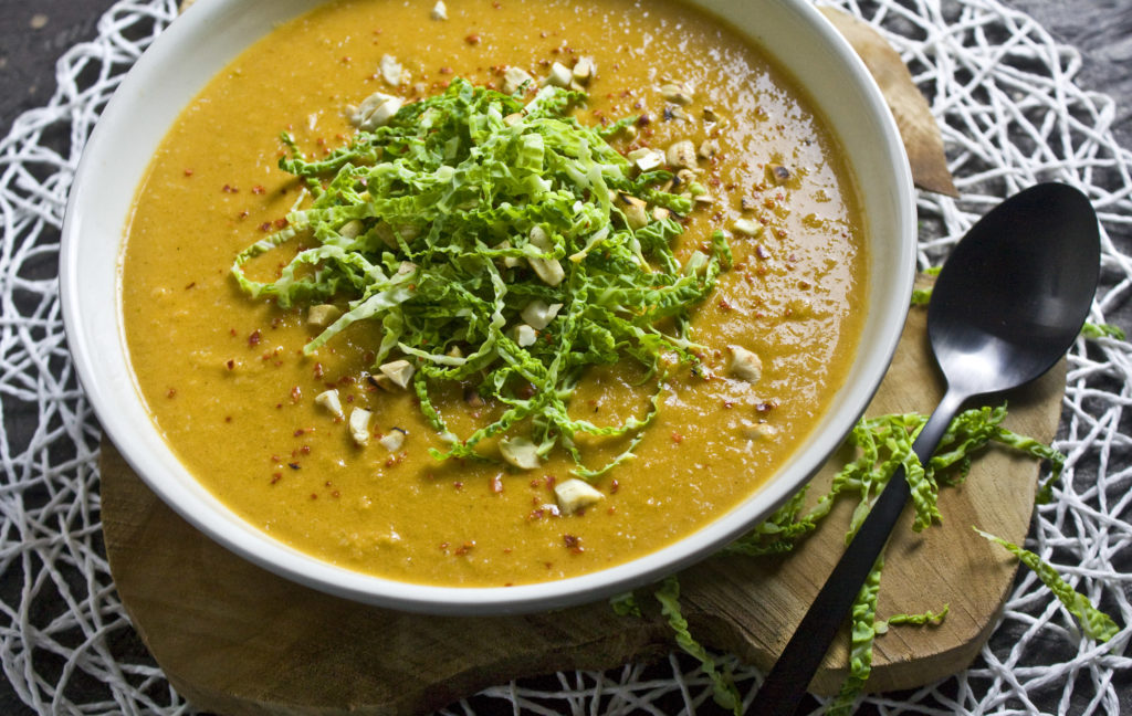 Würzige Wirsing-Erdnuss-Suppe | Toastenstein
