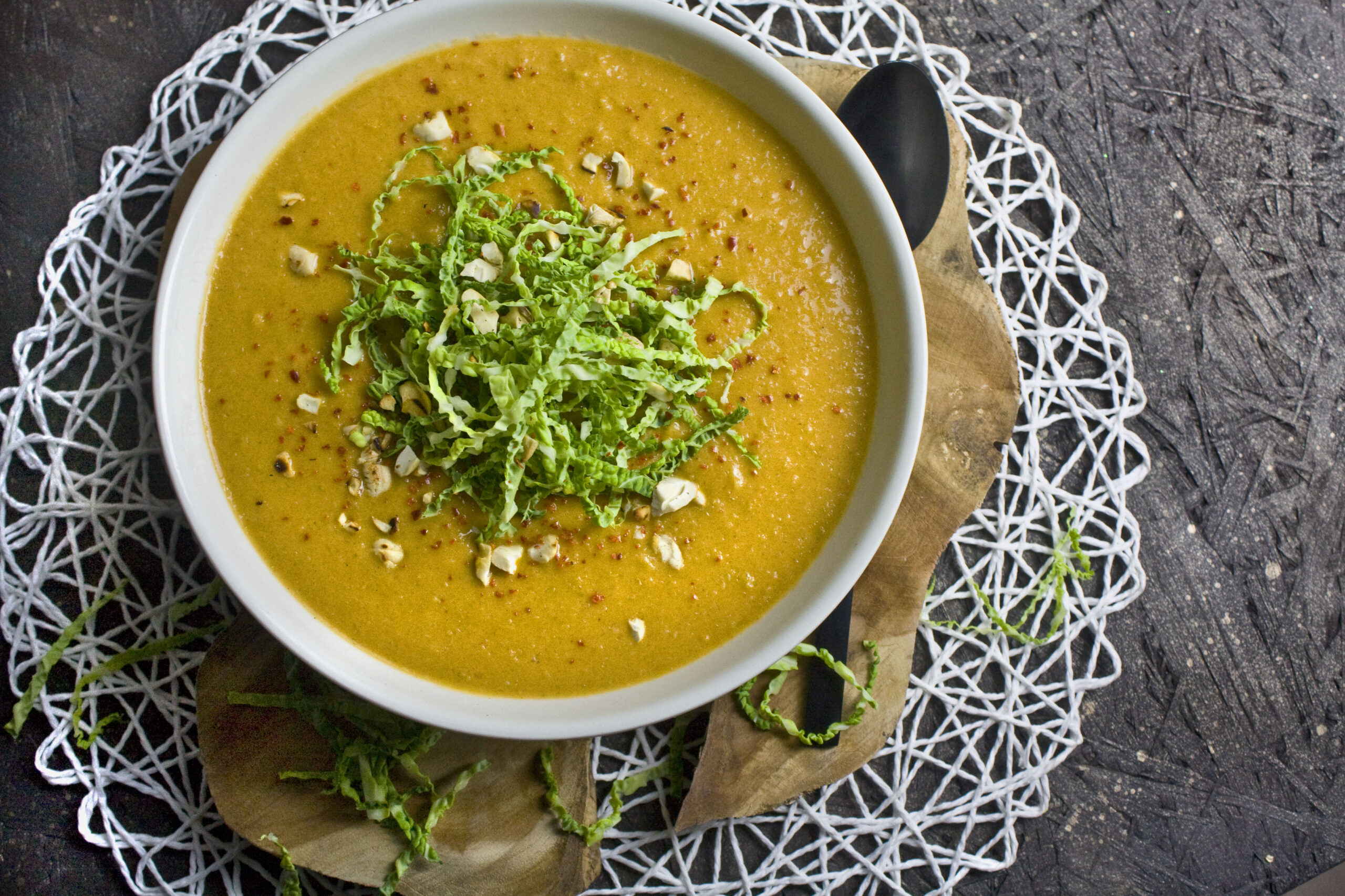 Würzige Wirsing-Erdnuss-Suppe - Toastenstein.com