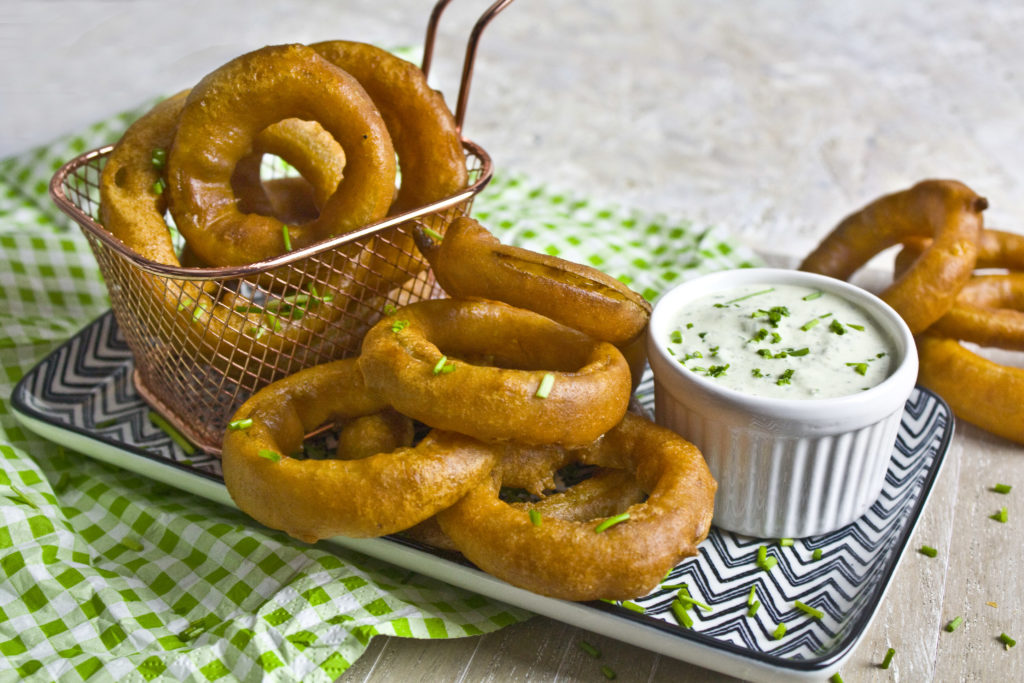 Zwiebelringe mit Ranch-Dressing | Toastenstein