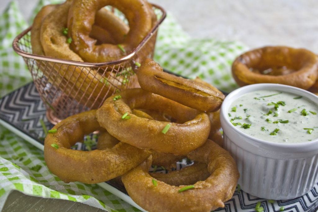 Zwiebelringe mit Ranch-Dressing | Toastenstein