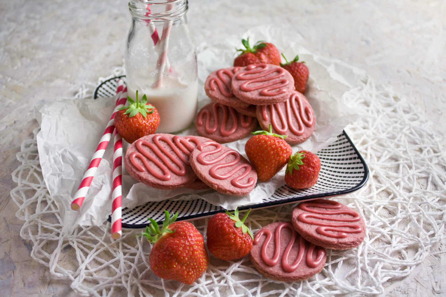 Erdbeer-Mandel-Kekse – Der Frühling ist endlich da! | Toastenstein.com Erdbeer-Mandel-Kekse – Der Frühling ist endlich da! | Toastenstein.com