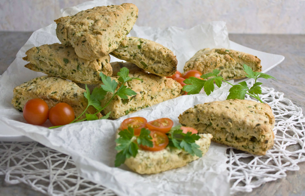 Joghurt-Scones mit Petersilie und Knoblauch Toastenstein