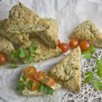 Joghurt-Scones mit Petersilie und Knoblauch Toastenstein