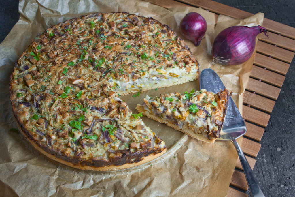 Zwiebel-Lauch-Kuchen mit Cashew-Creme - Toastenstein.com