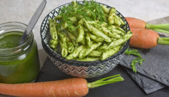 Möhrengrün-Pesto Toastenstein