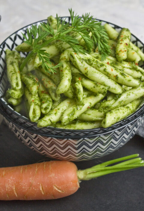 Möhrengrün-Pesto Toastenstein