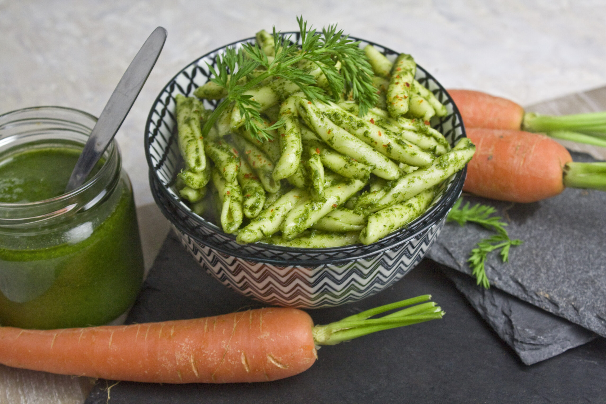 Möhrengrün-Pesto Toastenstein