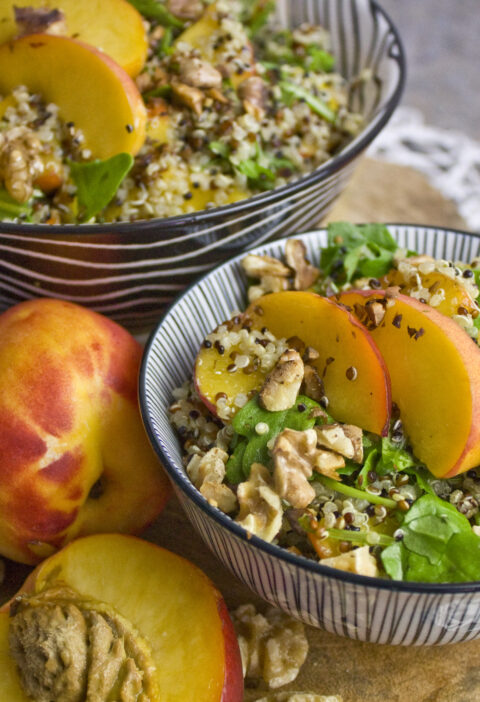 Nektarinen-Salat mit Basilikum-Dressing