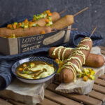 Vegane Corn Dogs mit Seitan-Würstchen