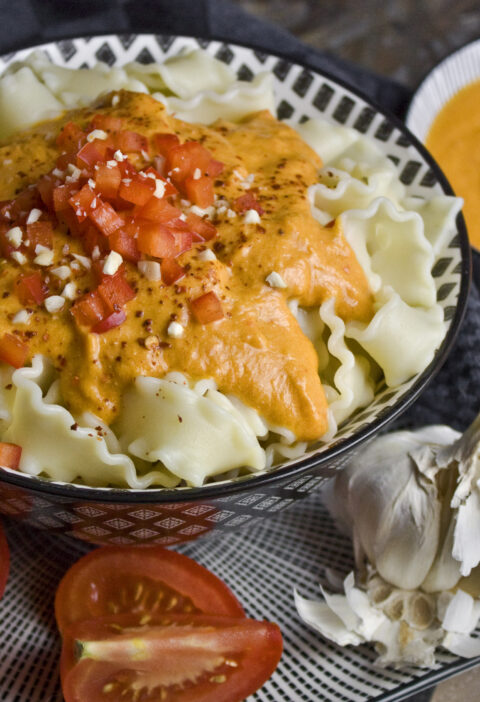 Cremige Tomaten-Paprika-Sauce mit Cashews