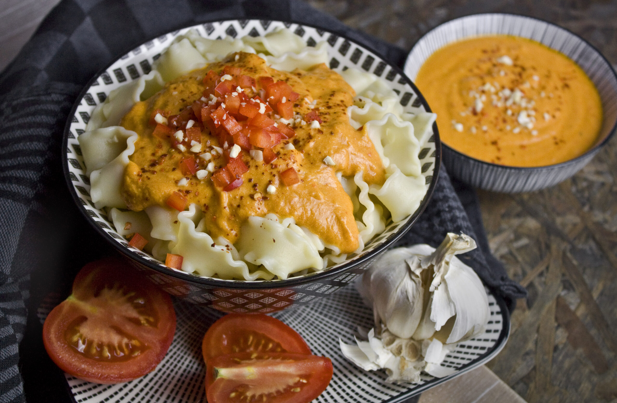 Cremige Tomaten-Paprika-Sauce mit Cashews