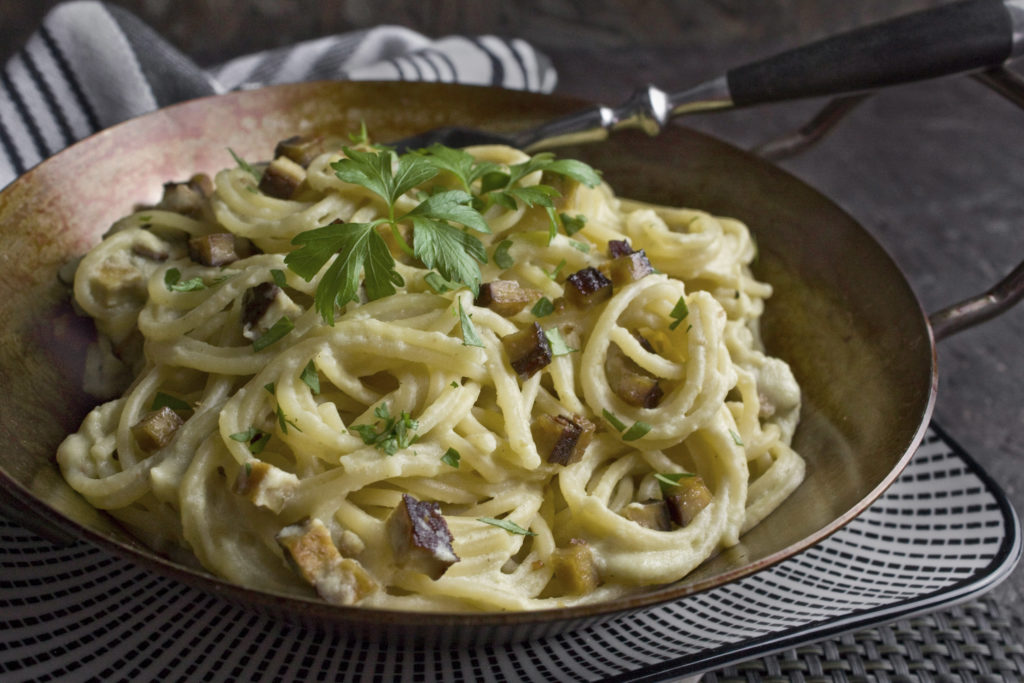 Vegane Zucchini-Carbonara mit Räuchertofu | Toastenstein