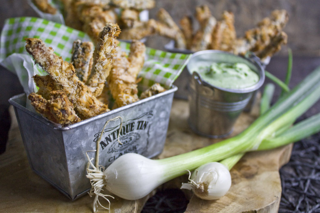 Gebackene Zucchini-Sticks mit Frühlingszwiebel-Dip | Toastenstein