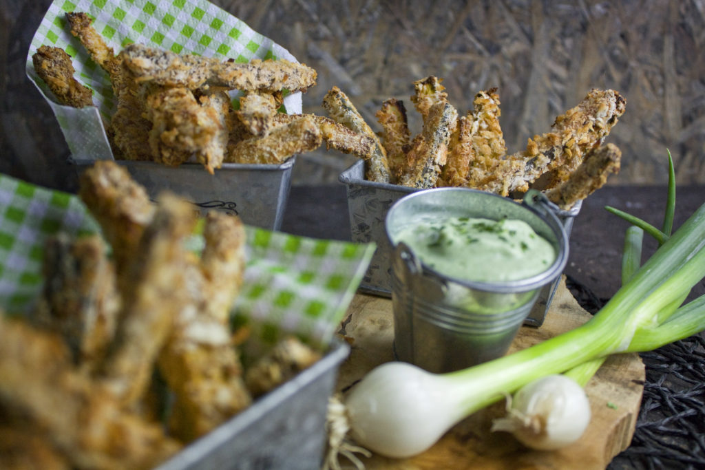 Gebackene Zucchini-Sticks mit Frühlingszwiebel-Dip | Toastenstein